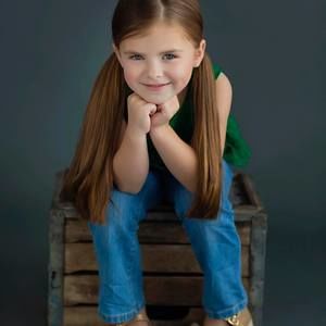 Meet your Posher, Adrianne